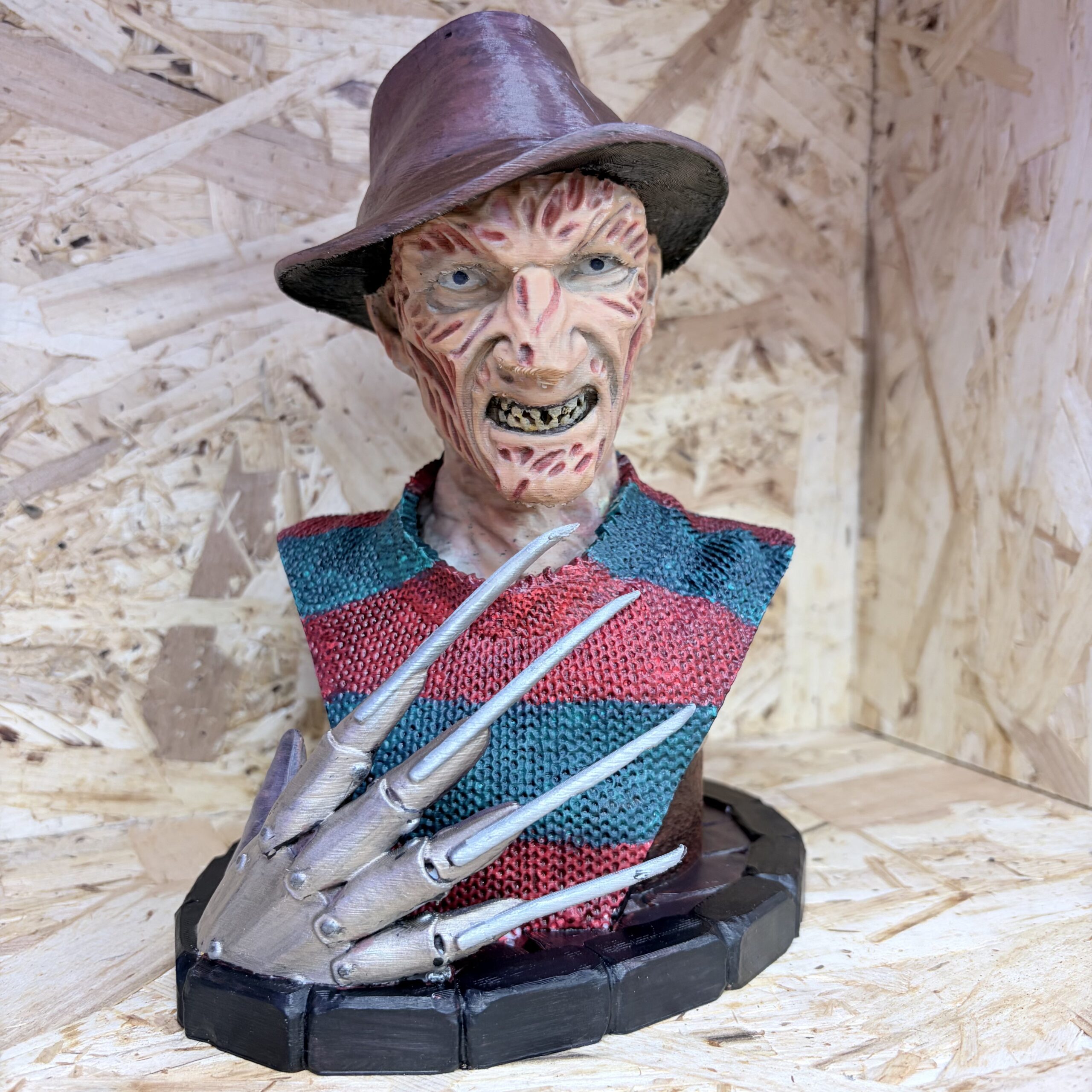 Nightmare glove horror bust